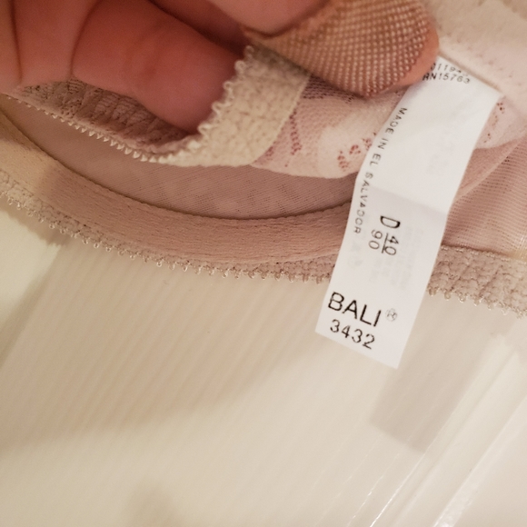 Bali Shaping & Support Smoothing Lace Bra - Picture 6 of 7